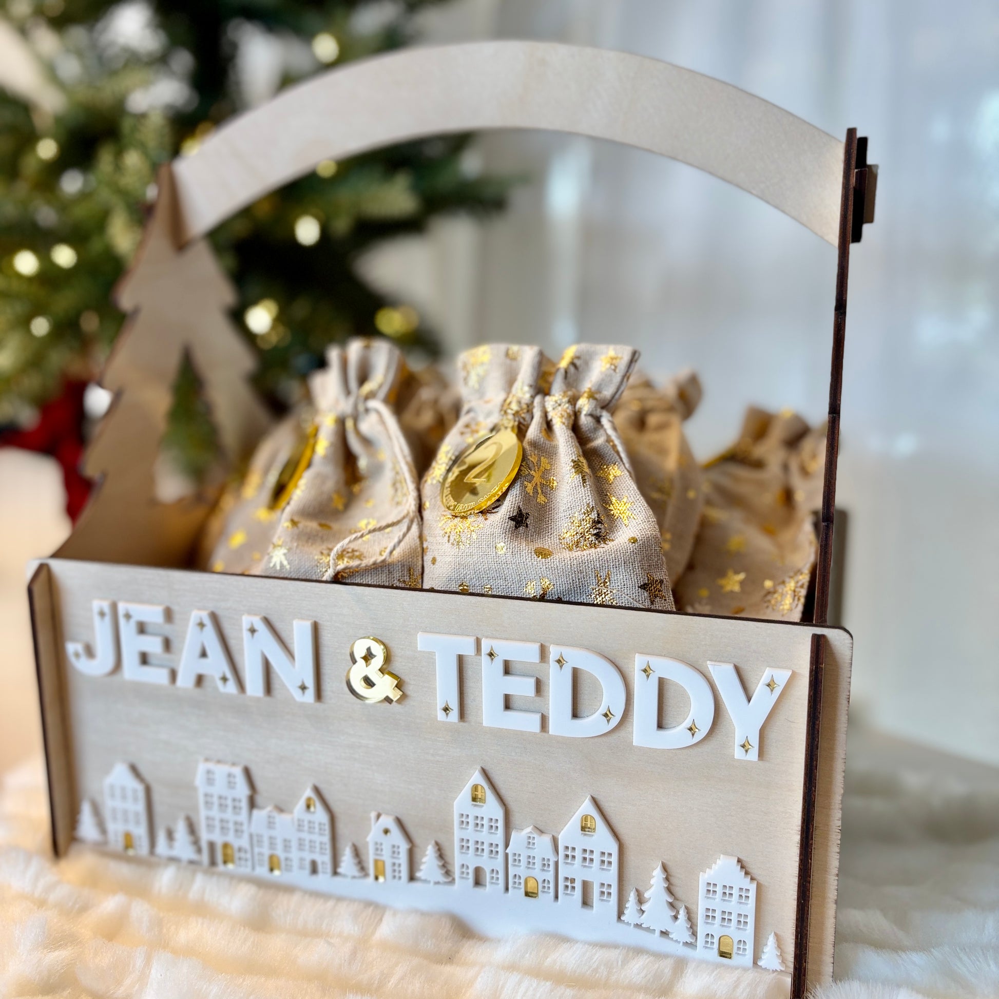 Decorative gift basket with 'JEAN & TEDDY' sign and small bags against a festive background.