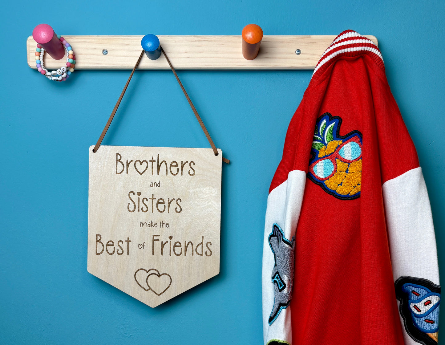Brothers & Sisters Make the Best of Friends Flag