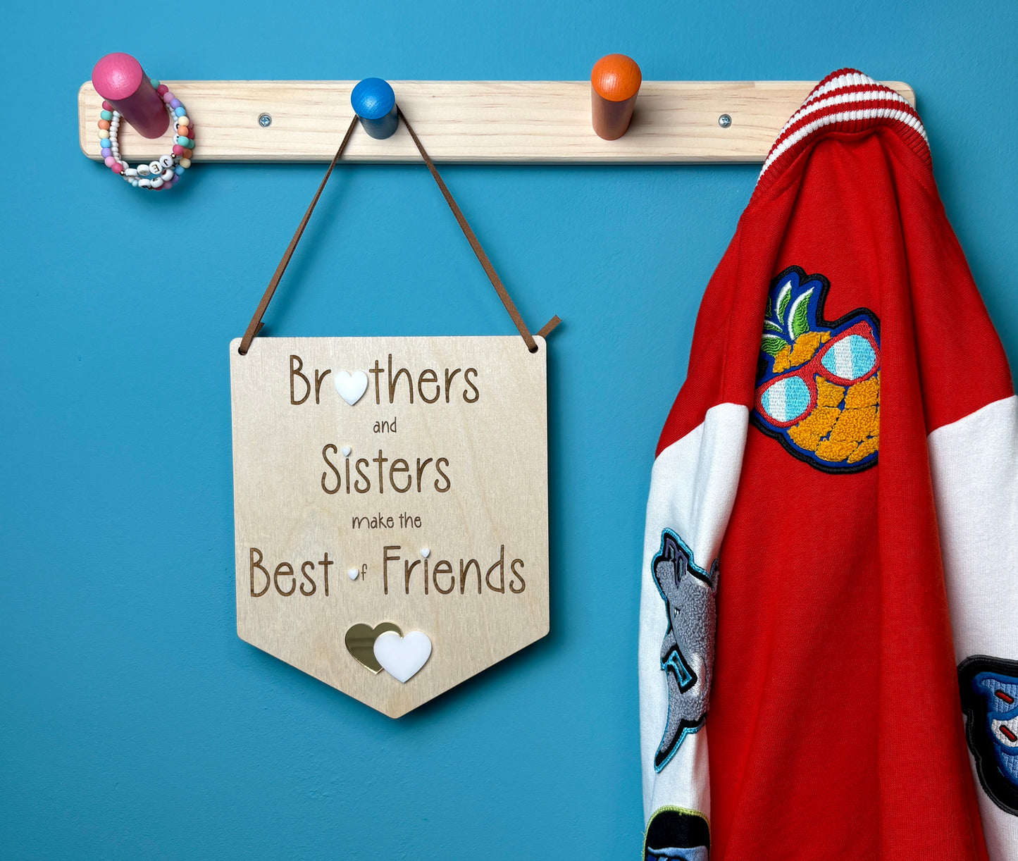 Brothers & Sisters Make the Best of Friends Flag