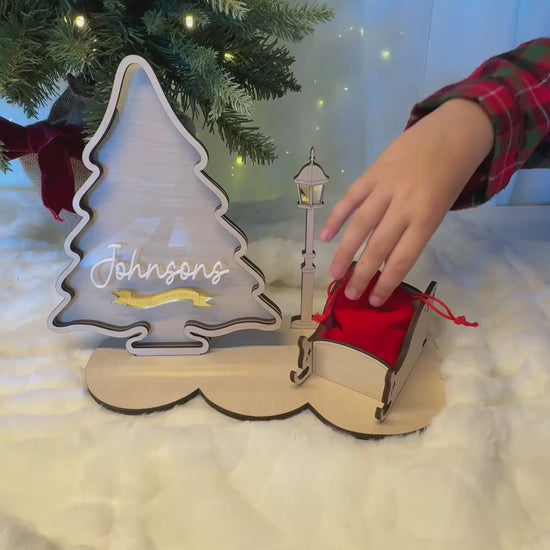 Christmas tree, sleigh and lampost being disassembled 